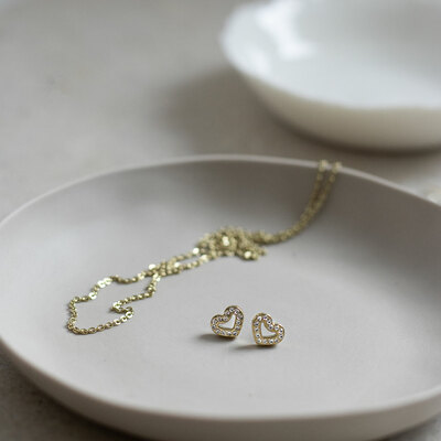 Love at first sight! 🧡 Our popular Brilliance Heart Hollow, now available in golden coating.

#feelgoodjewellery #allergivänliga #smycken #nickelfria #örhängen #halsband #armband #smyckenonline #tidlösdesign #madeinsweden #jewellery #jewelry #inspo #springnews