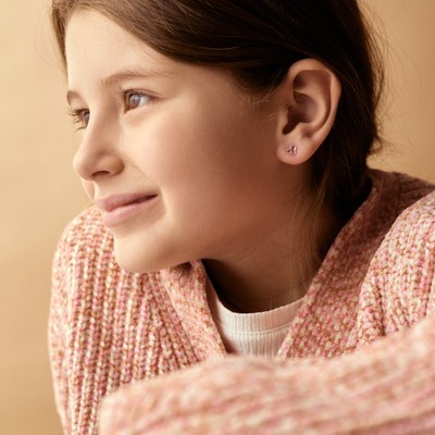 Barnens favoritsmycken! Hudvänliga örhängen ❤

---
English: Childrens favourite jewellery! Skin friendly earrings ❤

#Blomdahl #feelgoodjewellery #hudvänliga #örhängen #nickelfriaörhängen #madeinsweden