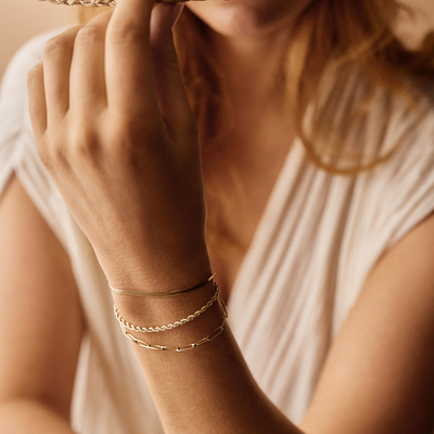 We ❤ stacked skin friendly bracelets. Which combination is your favourite? 

---
Vi ❤  hudvänliga armbandskombinationer. Vilken är din favortitkombination?

#blomdahl #hudvänliga #smycken #feelgoodjewellery #stackingbracelets #armband