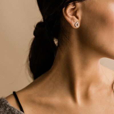 Brilliance Drop hollow earrings. Comfortable, every day jewellery. 🌼 Shop online at blomdahl.com 

#feelgoodjewellery #allergivänliga #smycken #nickelfria #örhängen #halsband #armband #smyckenonline #tidlösdesign #madeinsweden #jewellery #jewelry #inspo