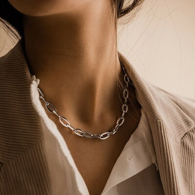 Have you seen our new necklace, Grand Link? 🤩 A chunky chain necklace in silvery or golden coating. blomdahl.com/en/women/necklaces/grand-link-73mm-33-24955-00/ 

#feelgoodjewellery #allergivänliga #smycken #nickelfria #örhängen #halsband #armband #smyckenonline #tidlösdesign #madeinsweden #jewellery #jewelry #inspo #autumnnews