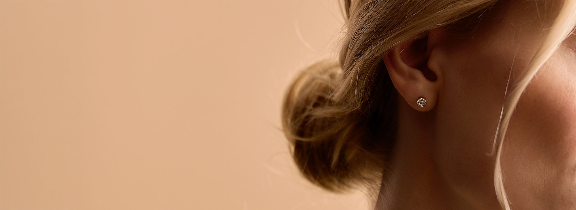 Hudv&auml;nliga &ouml;rh&auml;ngen f&ouml;r kvinnor